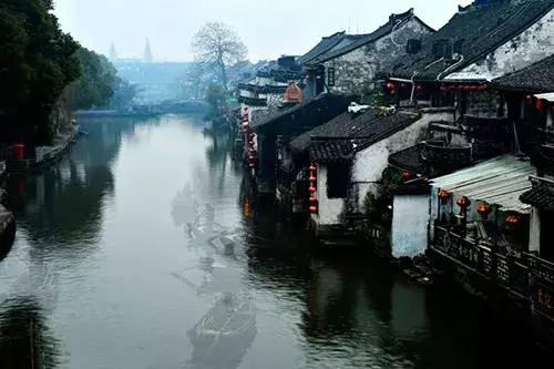 湖北一摊贩恶意竞争遭学生集体抵制，这家摊贩究竟做了什么事情？游戏画面